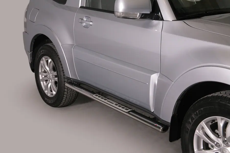 Design side steps with aluminium treads øovaal, mirror polished — Mitsubishi Pajero (2007–2014)