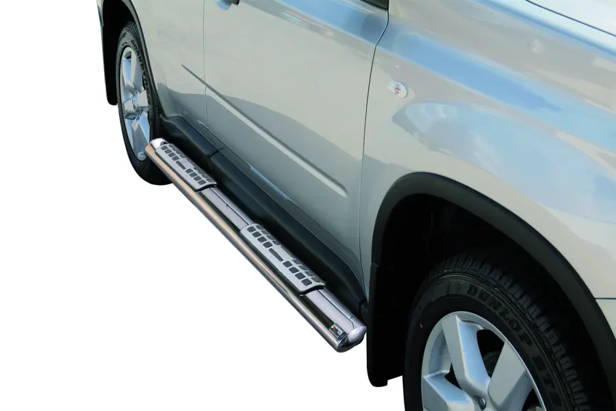 Design side steps with aluminium treads øovaal, mirror polished — Nissan X-Trail (2007–2010)