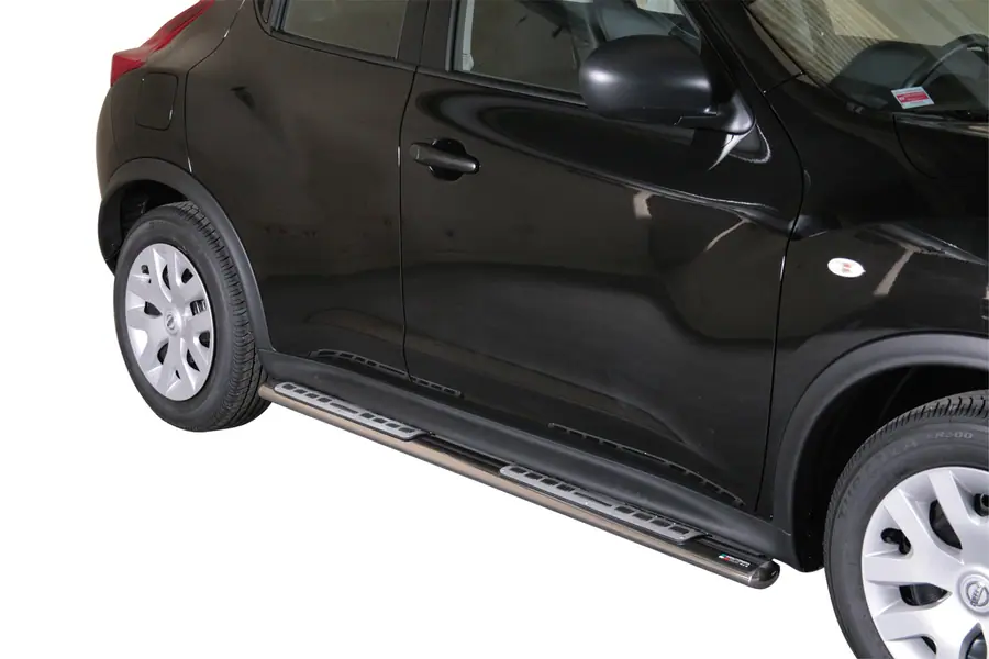 Design side steps with aluminium treads øovaal, mirror polished — Nissan Juke (2010–2014)