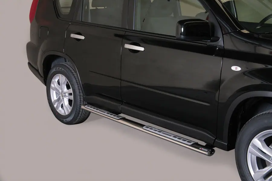 Design side steps with aluminium treads øovaal, mirror polished — Nissan X-Trail (2010–2014)