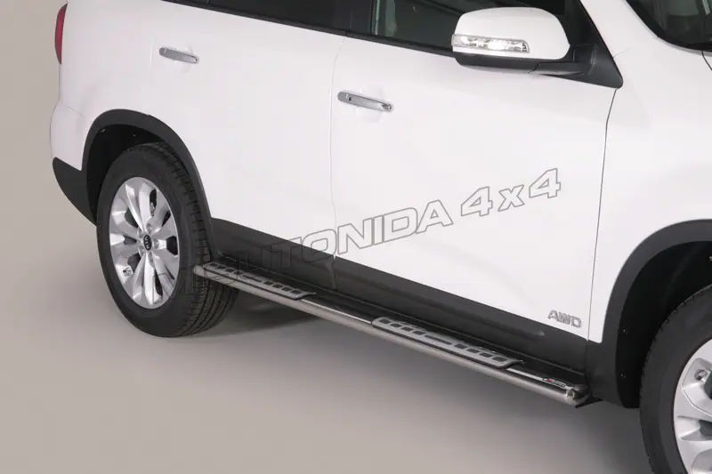 Design side steps with aluminium treads øovaal, mirror polished — Kia Sorento (2012–2014)