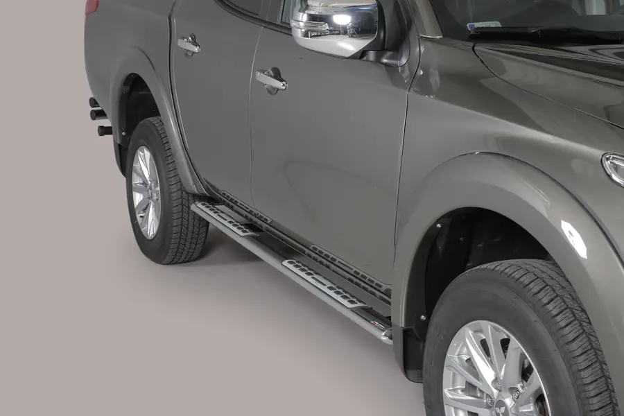 Design side steps with aluminium treads øovaal, mirror polished — Mitsubishi L200 (2015–2019)