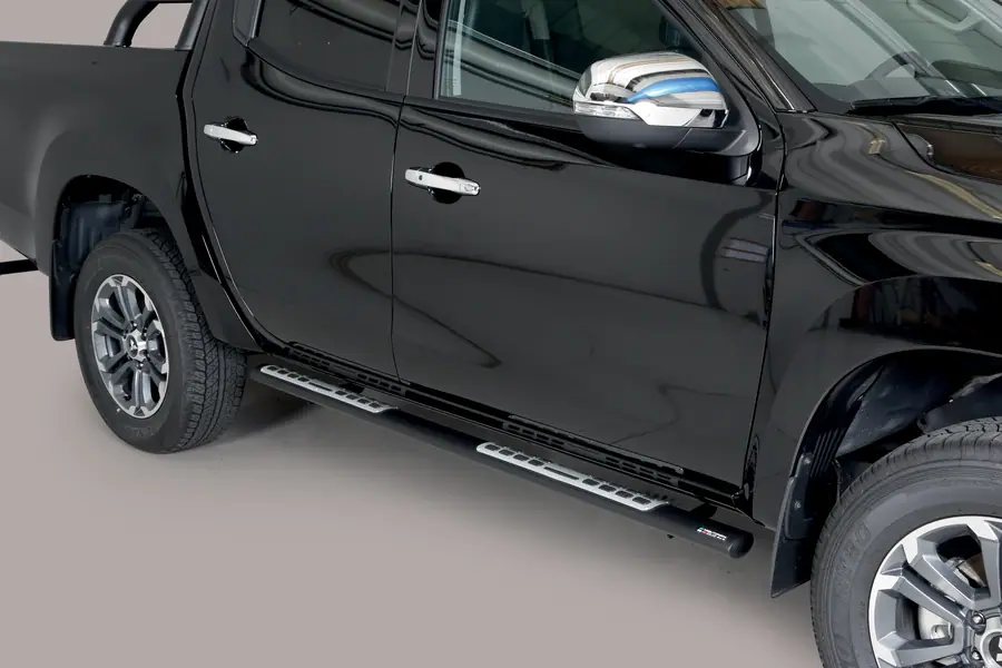 Design side steps with aluminium treads øovaal, black — Mitsubishi L200 (2015–2019)