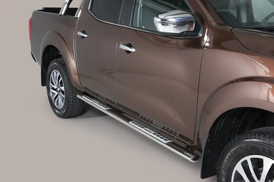 Design side steps with aluminium treads øovaal, mirror polished — Nissan Navara NP300 (2015–)