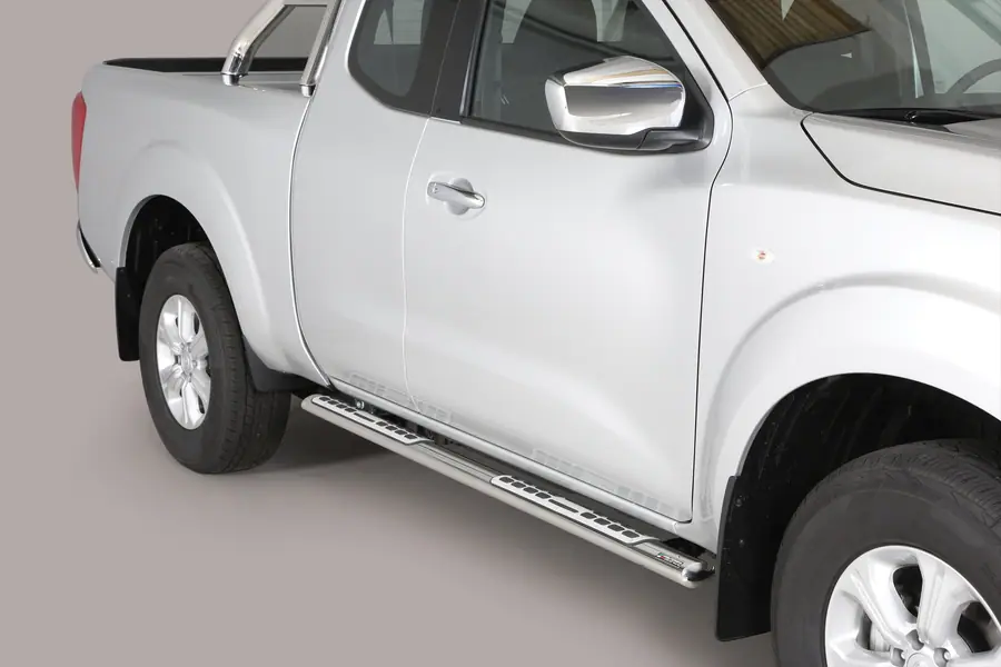 Design side steps with aluminium treads øovaal, mirror polished — Nissan Navara NP300 (2015–)