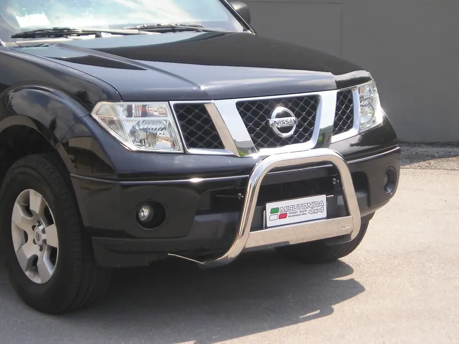 Medium bar ø63, mirror polished — Nissan Navara (2005–2010)