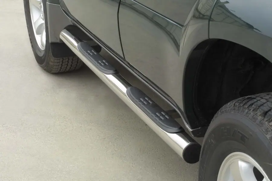 Grand Pedana side steps with plastic treads ø76, mirror polished — Toyota Land Cruiser 120 (2003–2009)