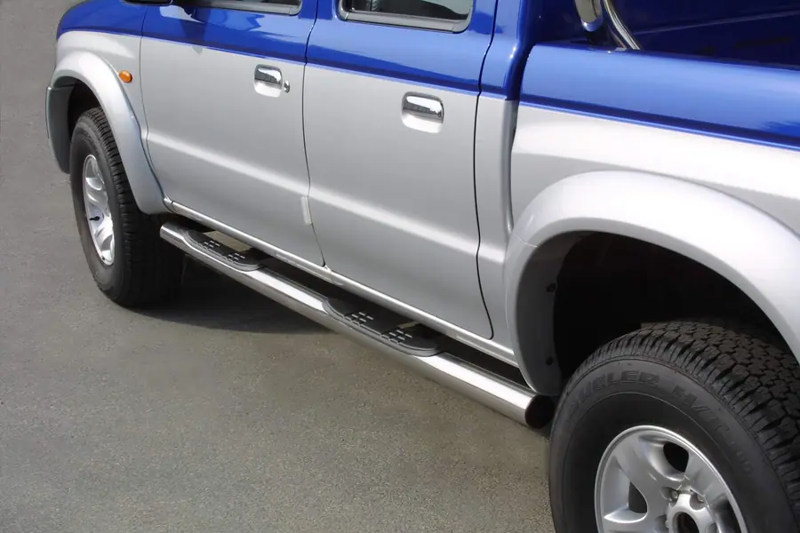 Grand Pedana side steps with plastic treads ø76, mirror polished — Mazda B-seeria (2004–2006)