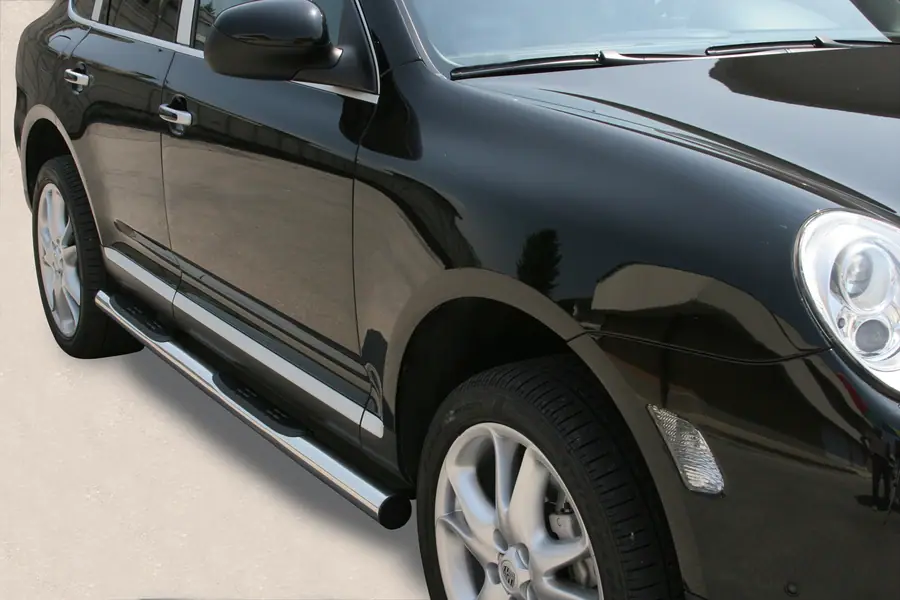 Grand Pedana side steps with plastic treads ø76, mirror polished — Porsche Cayenne (2003–)