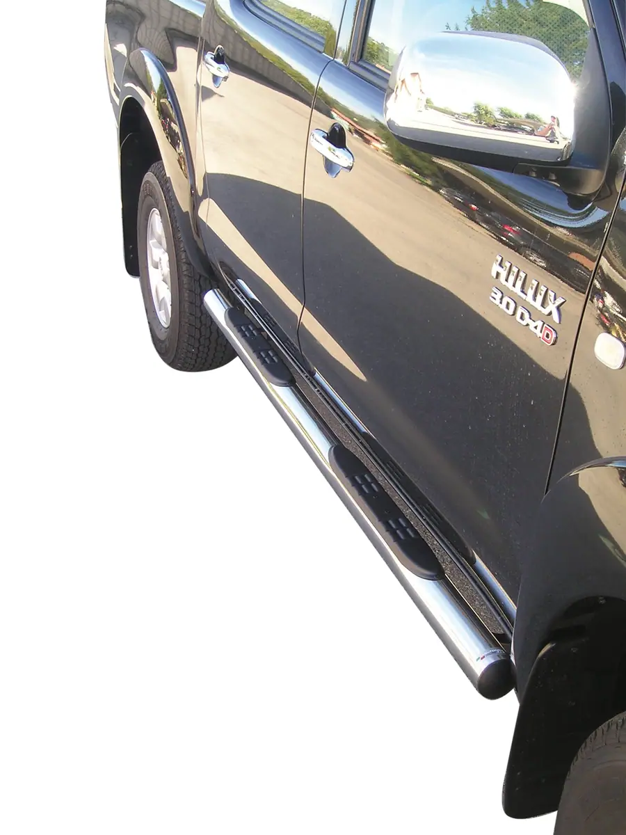 Пороги Grand Pedana с пластиковыми накладками ø76, полированная — Toyota Hilux (2005–2011)