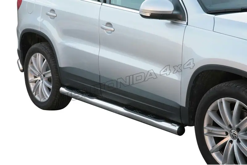 Grand Pedana side steps with plastic treads ø76, mirror polished — Volkswagen Tiguan (2007–2015)