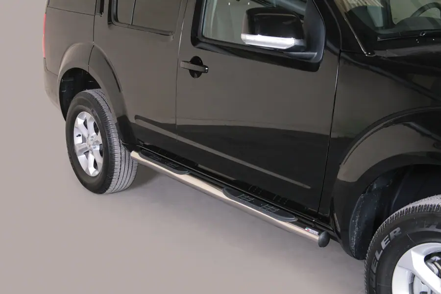 Grand Pedana side steps with plastic treads ø76, mirror polished — Nissan Pathfinder (2010–)