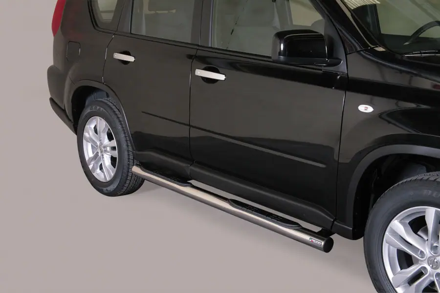 Grand Pedana side steps with plastic treads ø76, mirror polished — Nissan X-Trail (2010–2014)