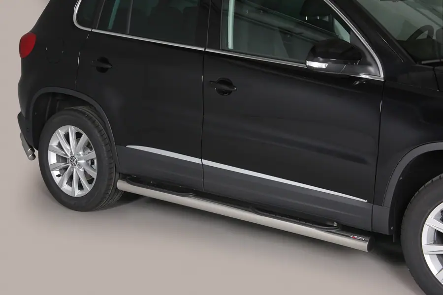 Grand Pedana side steps with plastic treads ø76, mirror polished — Volkswagen Tiguan (2007–2015)