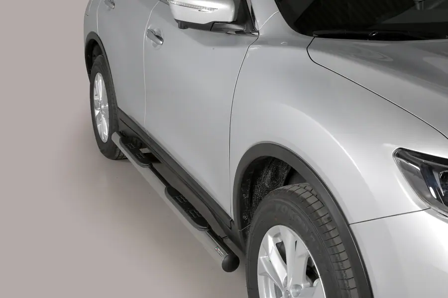 Grand Pedana side steps with plastic treads ø76, mirror polished — Nissan X-Trail (2014–2017)