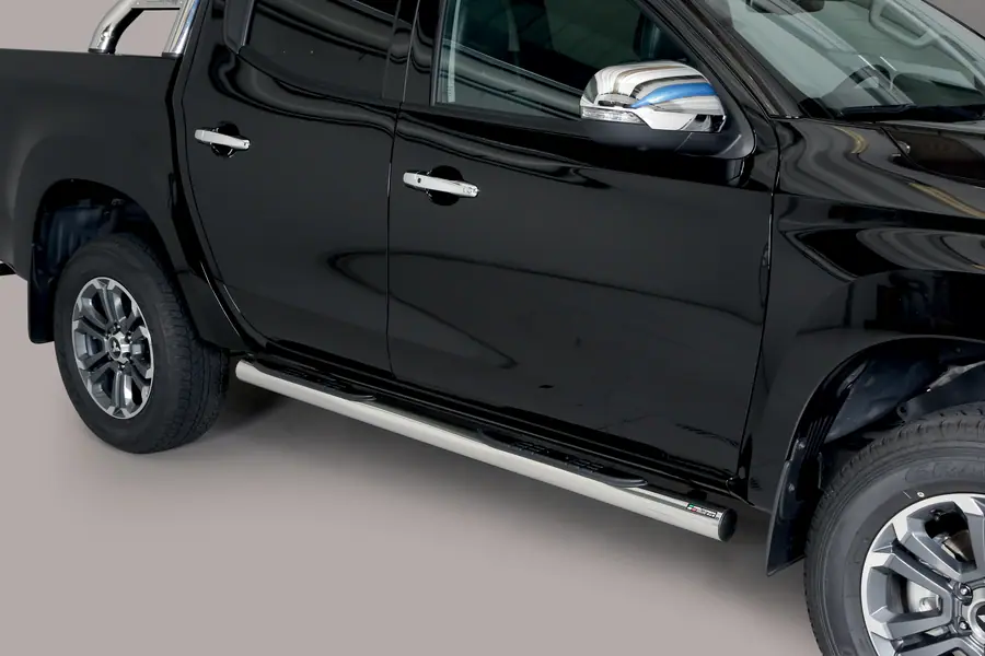 Grand Pedana side steps with plastic treads ø76, mirror polished — Mitsubishi L200 (2015–2019)