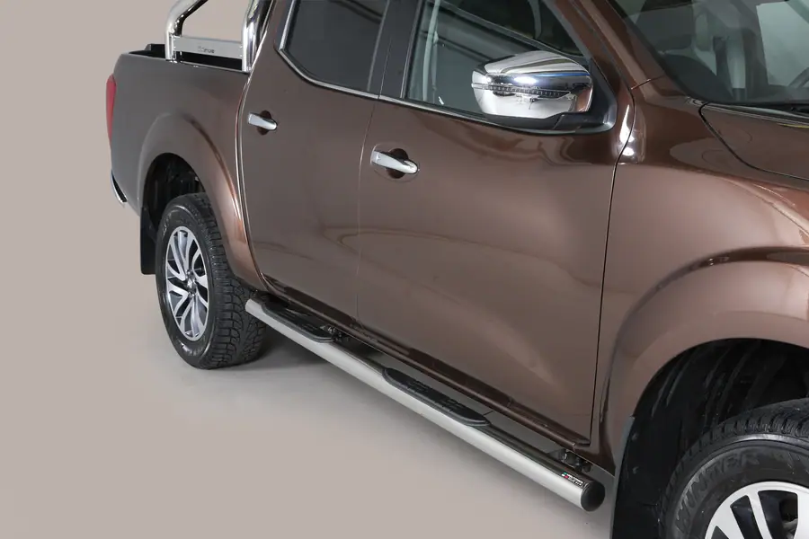 Grand Pedana side steps with plastic treads ø76, mirror polished — Nissan Navara NP300 (2015–)