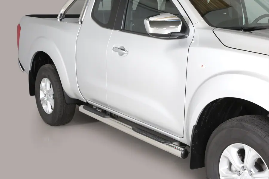 Grand Pedana side steps with plastic treads ø76, mirror polished — Nissan Navara NP300 (2015–)