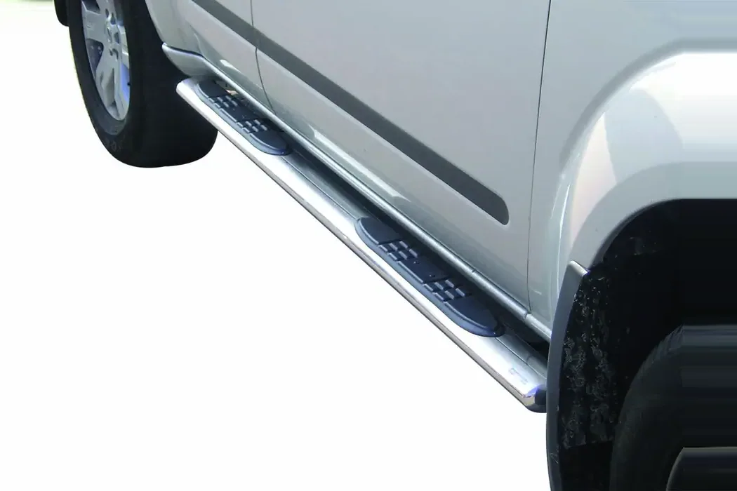 Oval Grand Pedana side steps with plastic treads øovaal, mirror polished — Nissan Pathfinder (2005–2010)