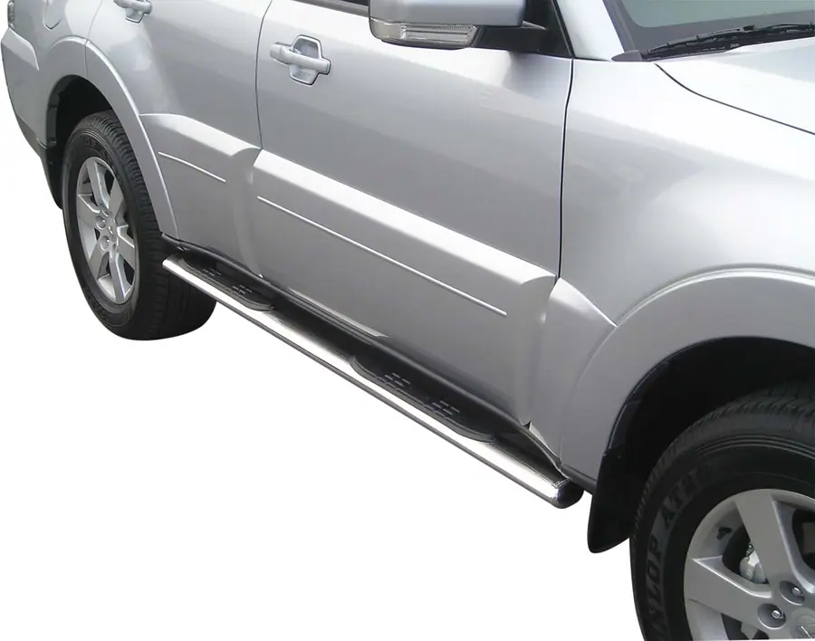 Oval Grand Pedana side steps with plastic treads øovaal, mirror polished — Mitsubishi Pajero (2007–2014)