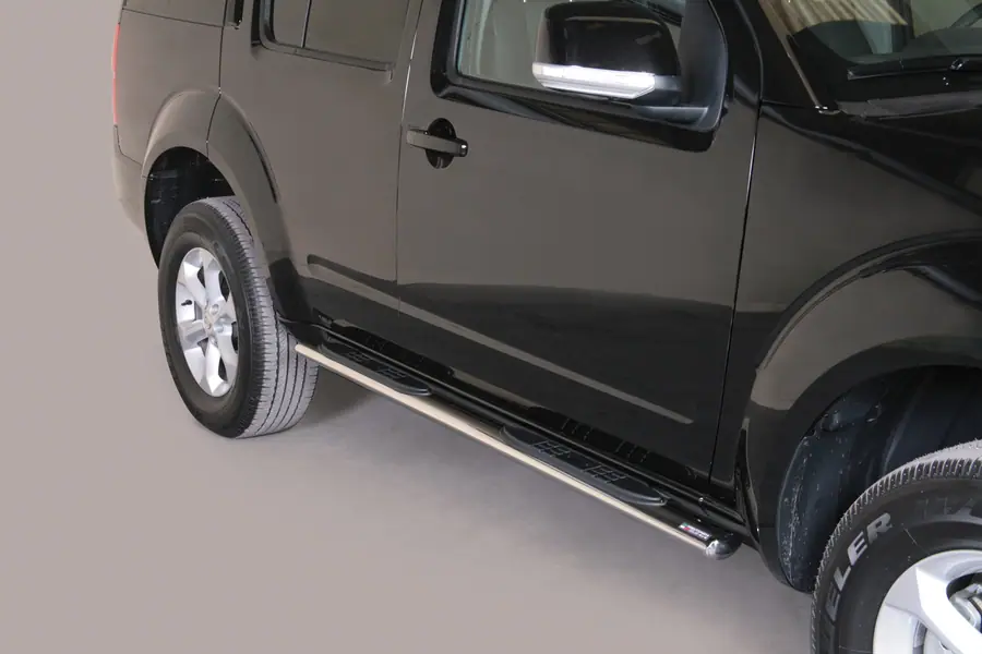 Oval Grand Pedana side steps with plastic treads øovaal, mirror polished — Nissan Pathfinder (2010–)
