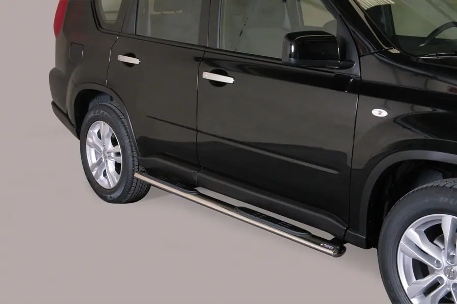Oval Grand Pedana side steps with plastic treads øovaal, mirror polished — Nissan X-Trail (2010–2014)