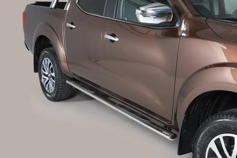 Oval Grand Pedana side steps with plastic treads øovaal, mirror polished — Nissan Navara NP300 (2015–)