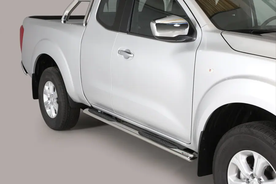 Oval Grand Pedana side steps with plastic treads øovaal, mirror polished — Nissan Navara NP300 (2015–)