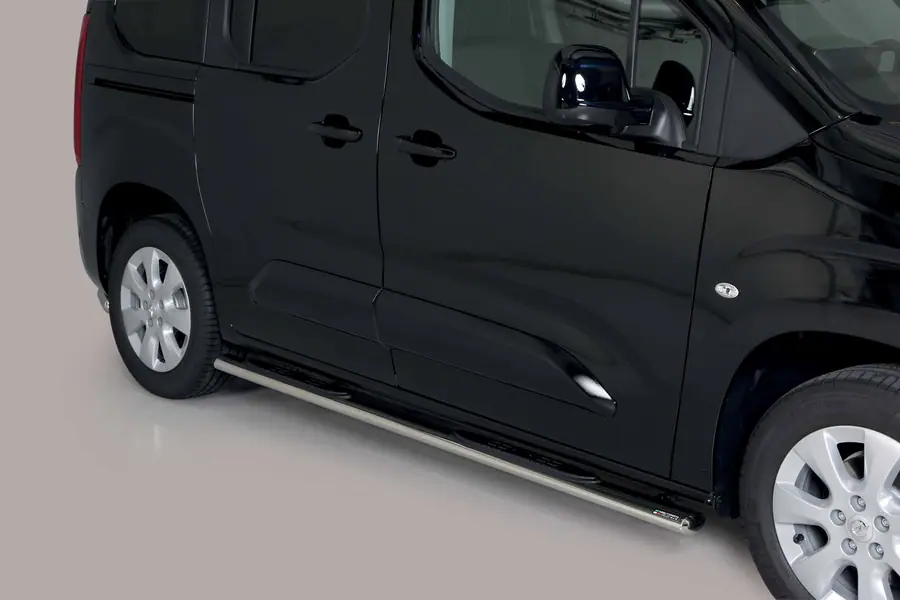 Овальные пороги Grand Pedana с пластиковыми накладками øovaal, полированная — Opel Combo (2018)