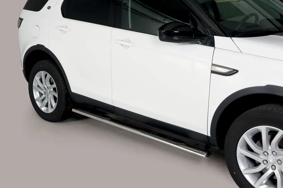 Oval Grand Pedana side steps with plastic treads øovaal, mirror polished — Land Rover Discovery (2018–)