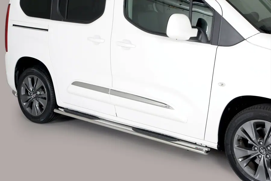 Oval Grand Pedana side steps with plastic treads øovaal, mirror polished — Toyota Proace City Van (2019–)