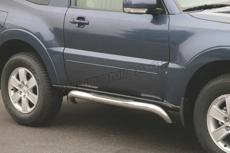 Short radial Grand Pedana side steps ø76, mirror polished — Mitsubishi Pajero (2007–2014)