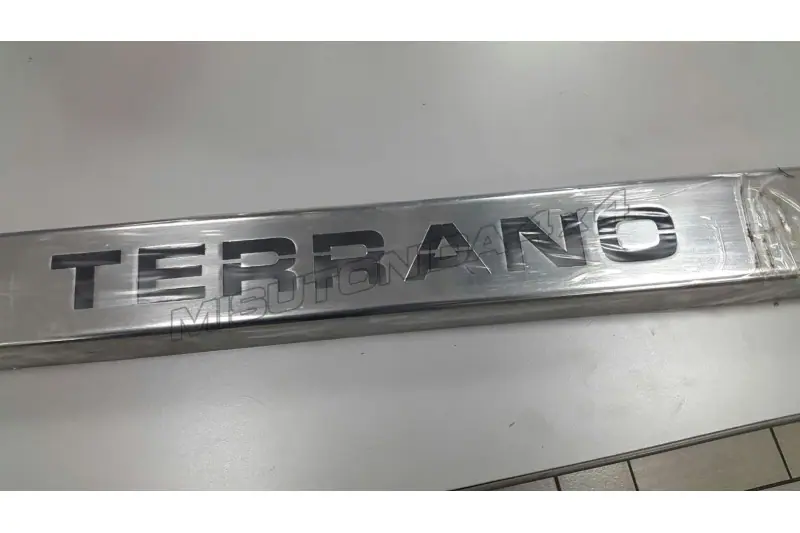 Medium bar, engraved ø63, mirror polished — Nissan Terrano (2000–2002)