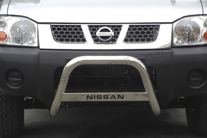Esikaitseraud Medium, graveeringuga ø63, poleeritud — Nissan Pick-up (2002–2005)