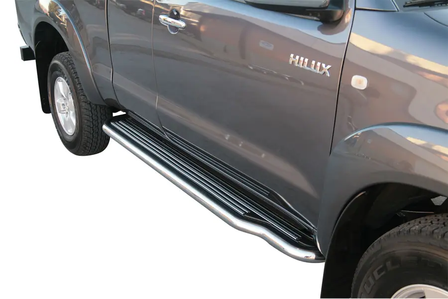 Пороги удлинённые ø50, полированная — Toyota Hilux (2005–2011)