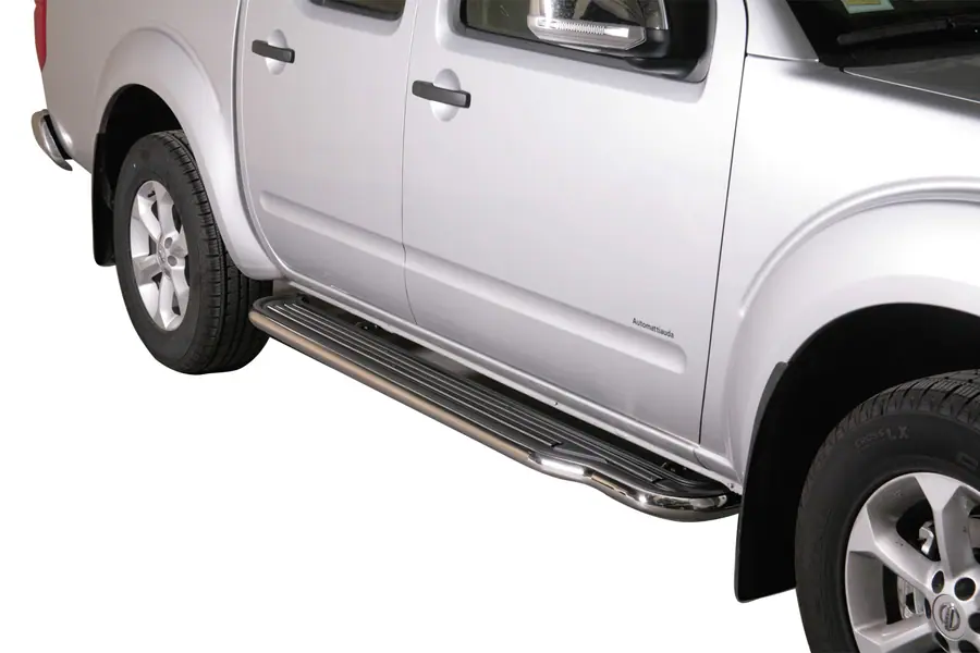 Пороги удлинённые ø50, полированная — Nissan Navara (2010–2015)