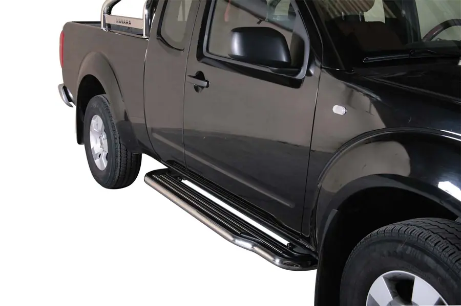 Пороги длинные ø50, полированная — Nissan Navara (2005–2010)