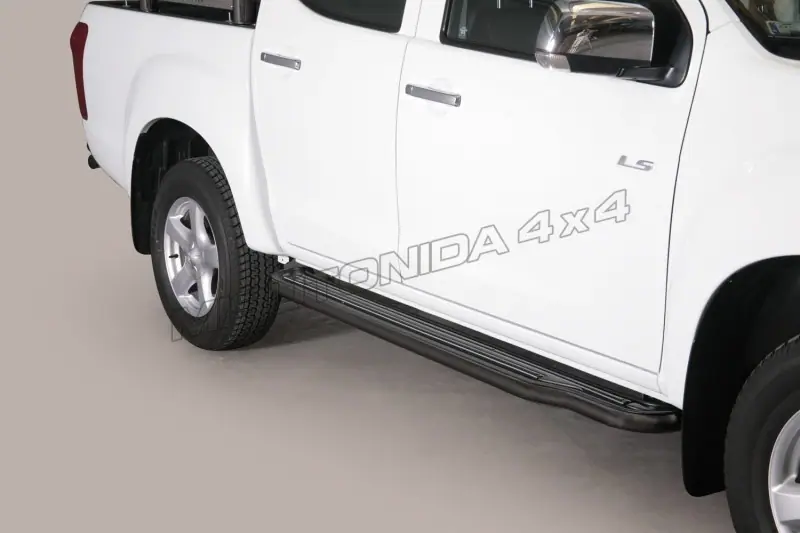 Пороги удлинённые ø50, чёрная — Isuzu D-Max (2012–2017)