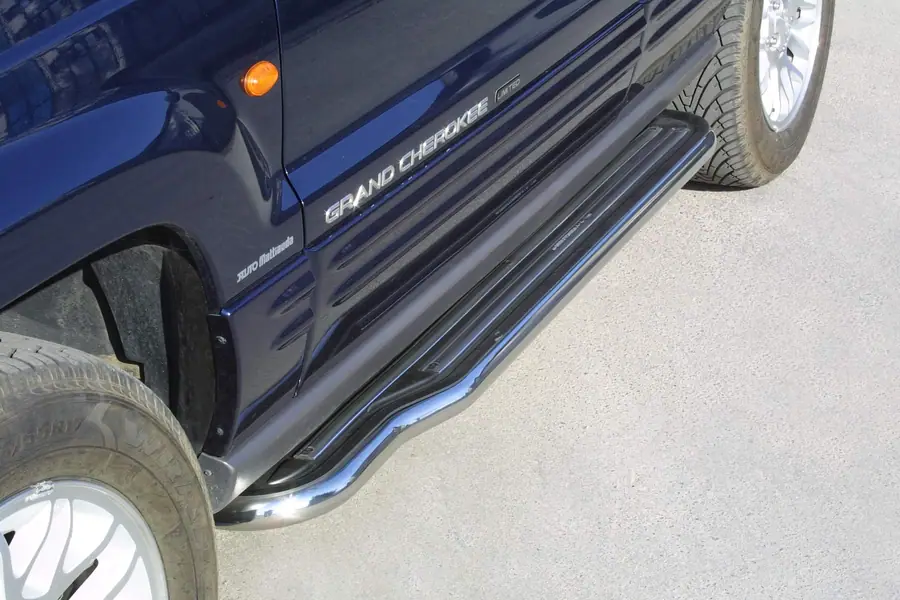 Пороги длинные ø50, полированная — Jeep Grand Cherokee (1999–2005)