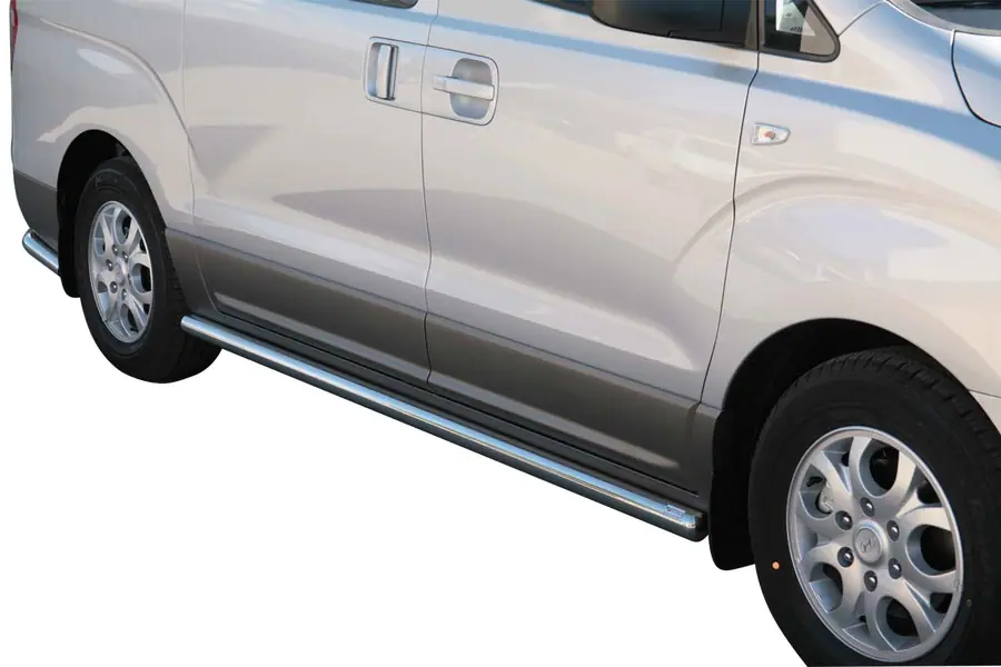 Боковые трубы с заваренными торцами ø63, полированная — Hyundai H-1 (2008–)