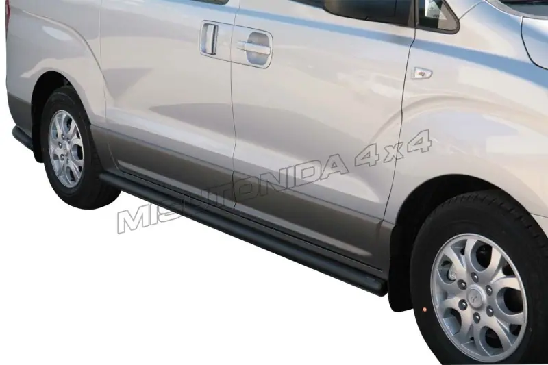 Боковые трубы с заваренными торцами ø63, чёрная — Hyundai H-1 (2008–)