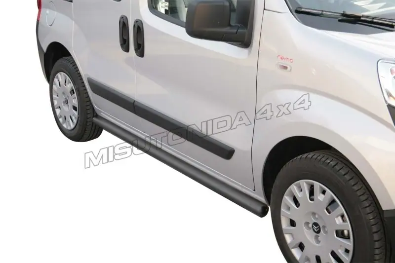 Боковые трубы с заваренными торцами ø63, чёрная — Citroën Nemo (2007–)