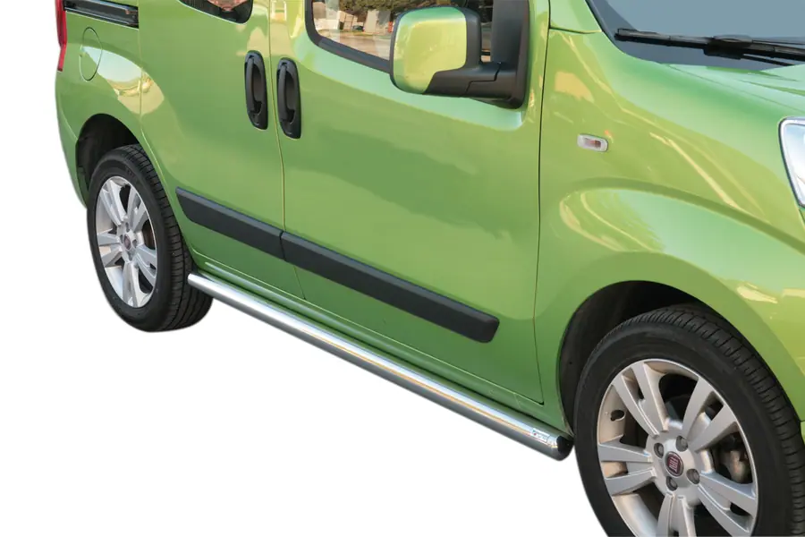 Боковые трубы с заваренными торцами ø63, полированная — Fiat Fiorino (2008–)