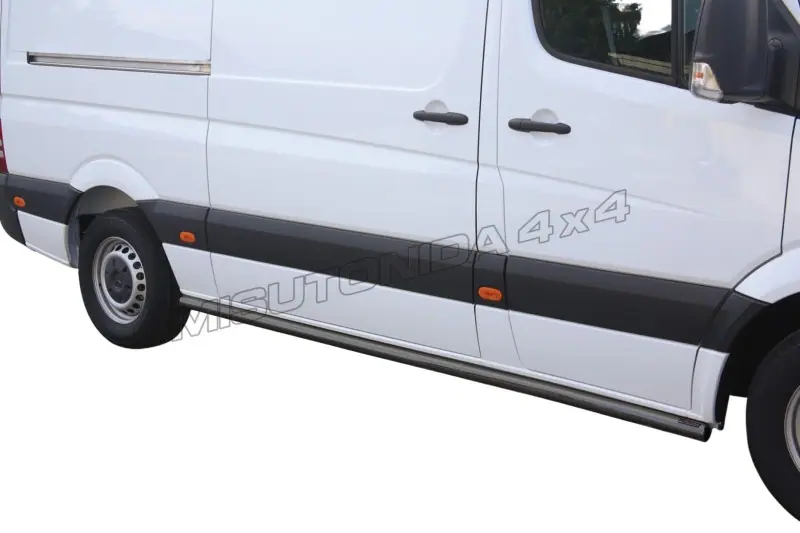 Боковые трубы с заваренными торцами ø63, чёрная — Mercedes-Benz Sprinter (2006–2018)