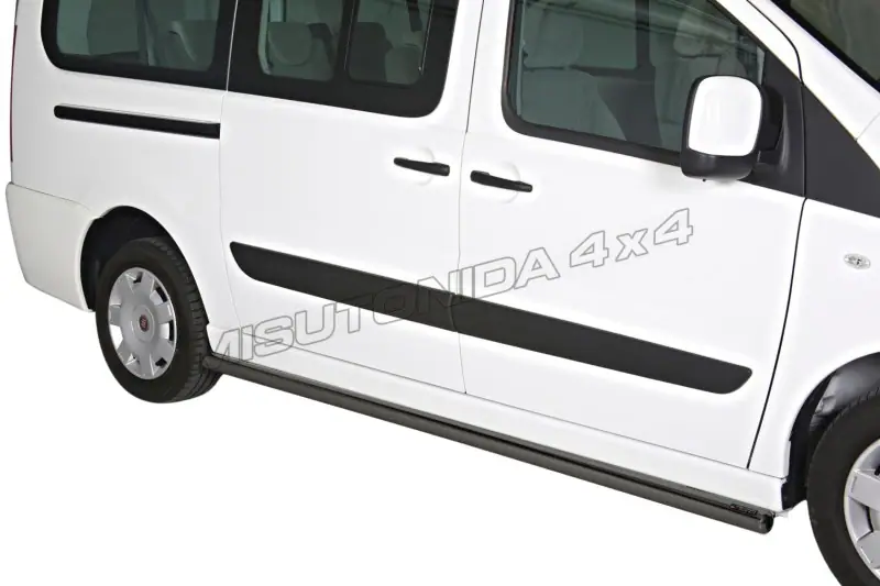 Боковые трубы с заваренными торцами ø63, чёрная — Fiat Scudo (2006–2016)