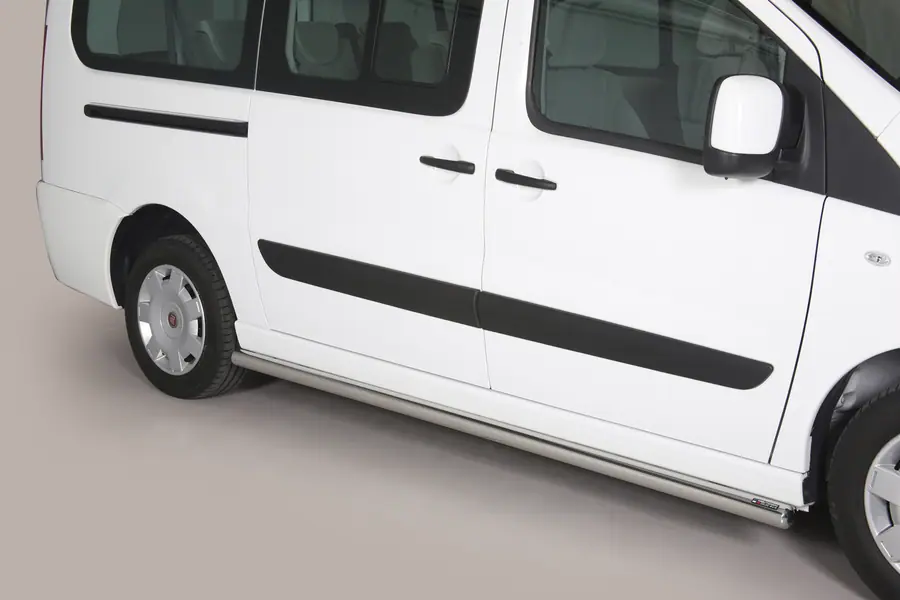 Боковые трубы с заваренными торцами ø63, полированная — Fiat Scudo (2006–2016)