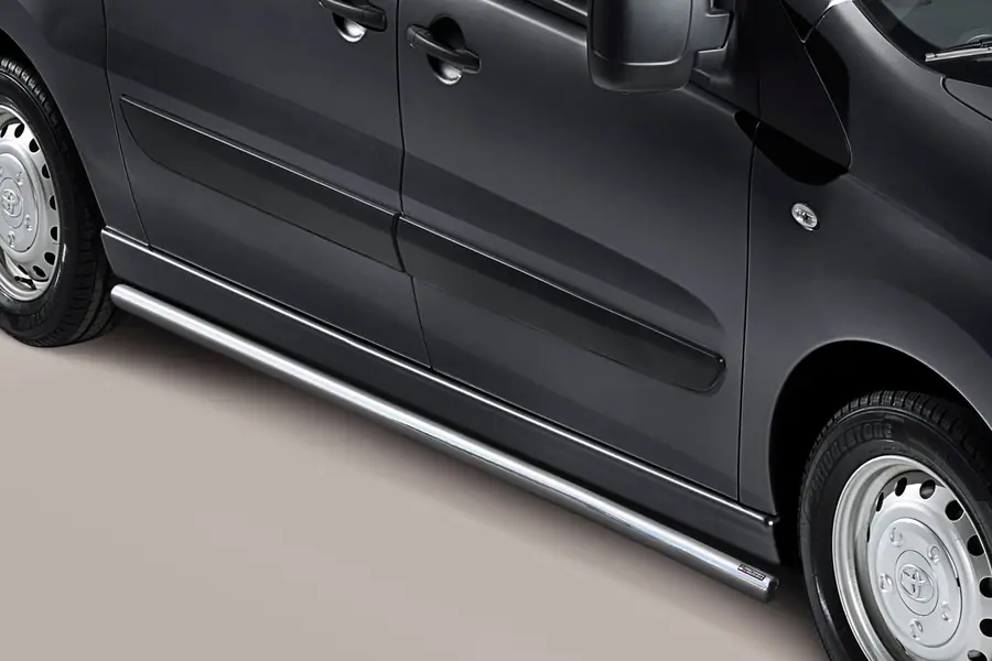 Боковые трубы с заваренными торцами ø63, полированная — Toyota Proace (–2016)