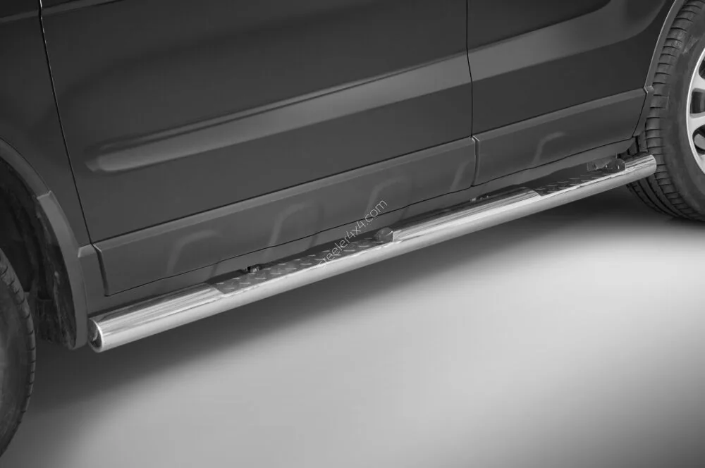 Пороги-трубы из нержавейки с рифлёными ступенями — Honda CR-V (2007–2009)
