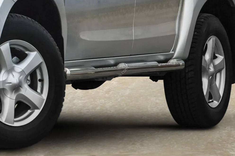 Пороги-трубы из нержавейки с рифлёными ступенями — Isuzu D-Max (2012–2017)