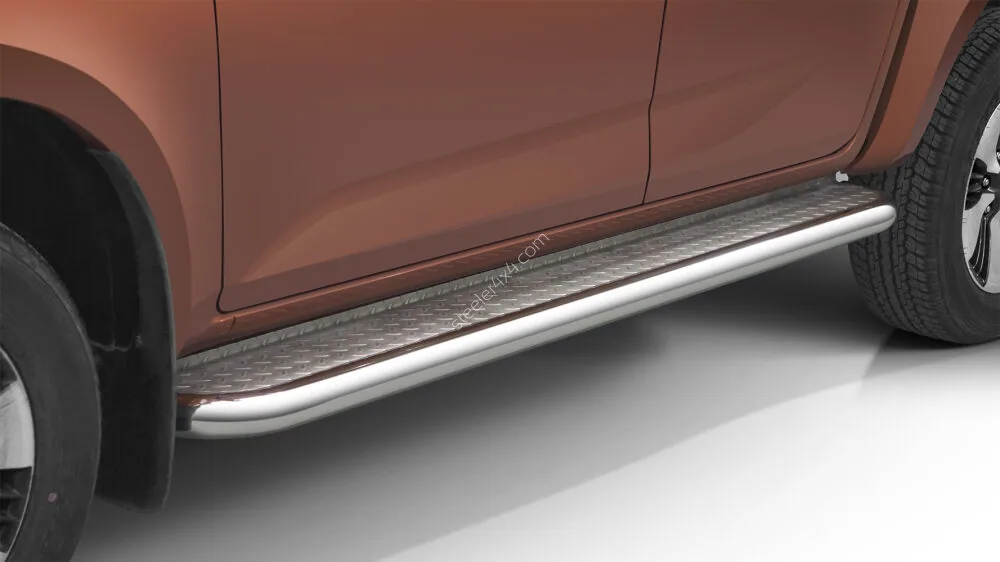 Stainless steel side steps with checker plate — Isuzu D-Max (2020–)